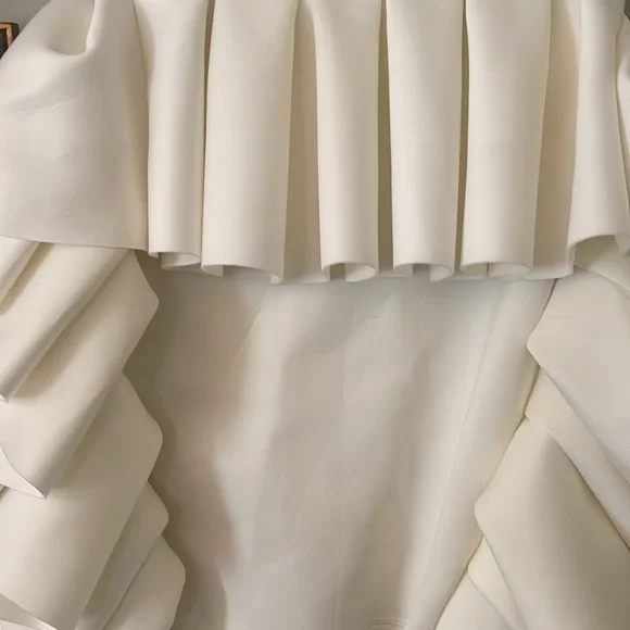 Akira 2018 White Ivory Puffy Art Peplum Ruffle Scuba Skirt Size Medium - Picture 3 of 6